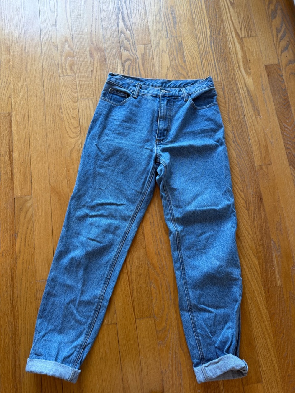 Relaxed Fit Women's Denim Jeans in Medium Blue